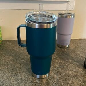 35 oz yeti with handle. Teal